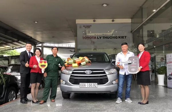 Chúc Mừng Khách Hàng Nhận Xe Mới 8 Chúc Mừng Khách Hàng Nhận Xe Mới