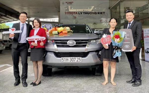 Chúc Mừng Khách Hàng Nhận Xe Mới 9 Chúc Mừng Khách Hàng Nhận Xe Mới