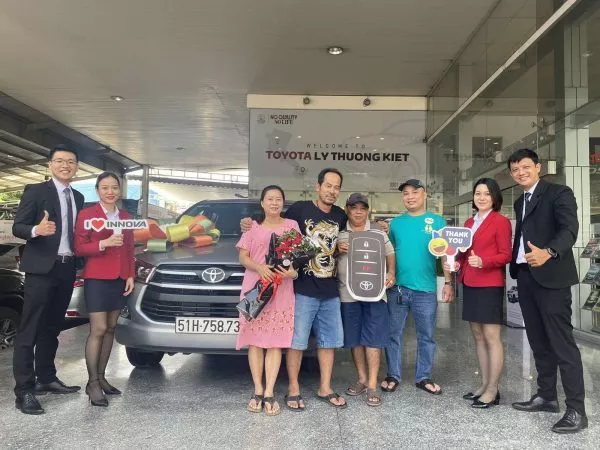 Chúc Mừng Khách Hàng Nhận Xe Mới 7 Chúc Mừng Khách Hàng Nhận Xe Mới
