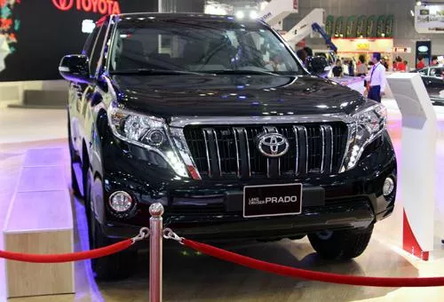 Toyota Prado 2015 Và Pajero 2015- Đối Thủ Xứng Tầm 2 Toyota Land Cruiser Prado 2014 Có Giá 2.071 Tỷ Đồng.