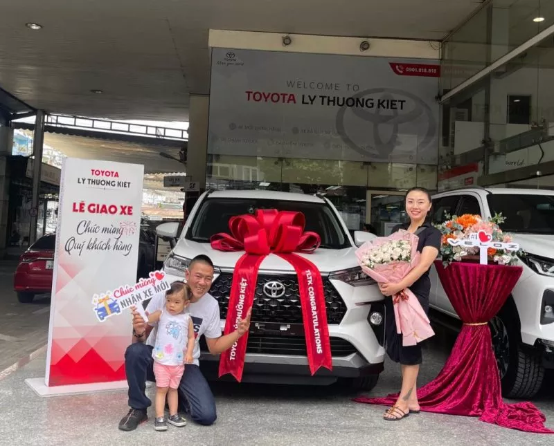 Chúc Mừng Khách Hàng Nhận Xe Mới 2 Chúc Mừng Khách Hàng Nhận Xe Mới