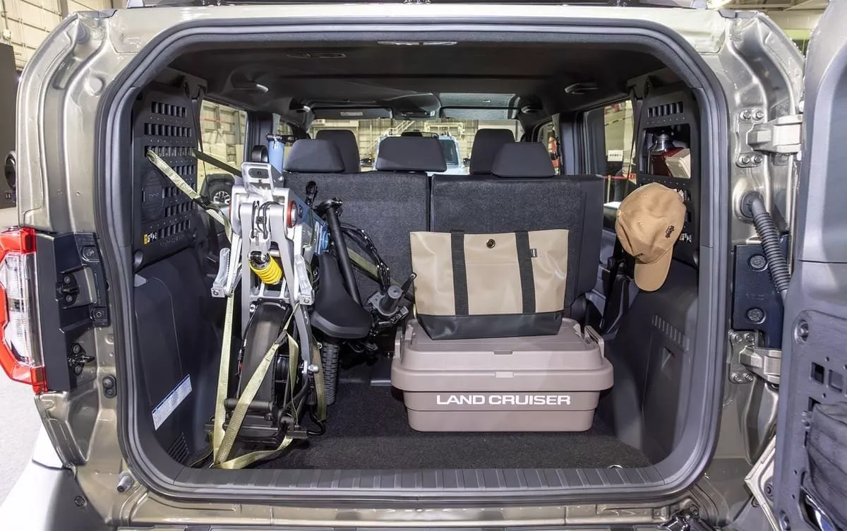 Toyota Land Cruiser FJ 2026 Khoang Hành Lý